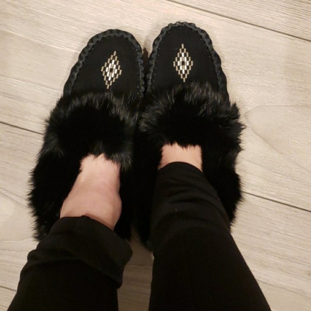 Manitobah Mukluk Street Moccasins Sz 7 ALMOST NEW